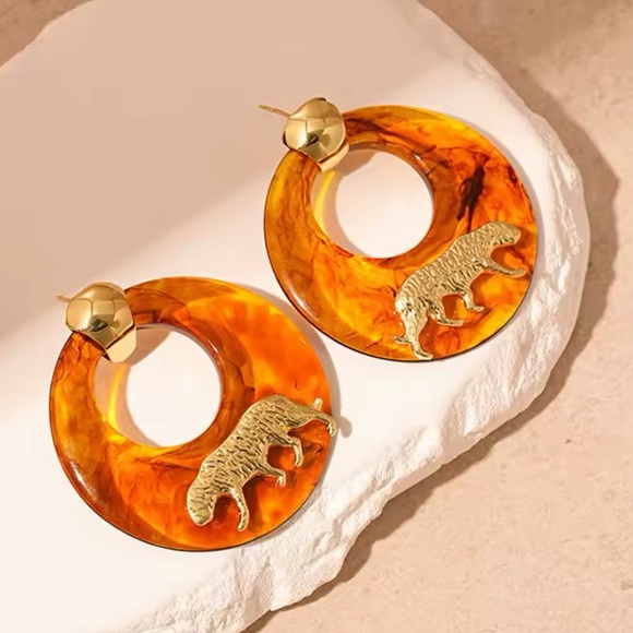 Anthropologie Gold Panthere Resin Brown Elegant Earrings - Picture 9 of 15